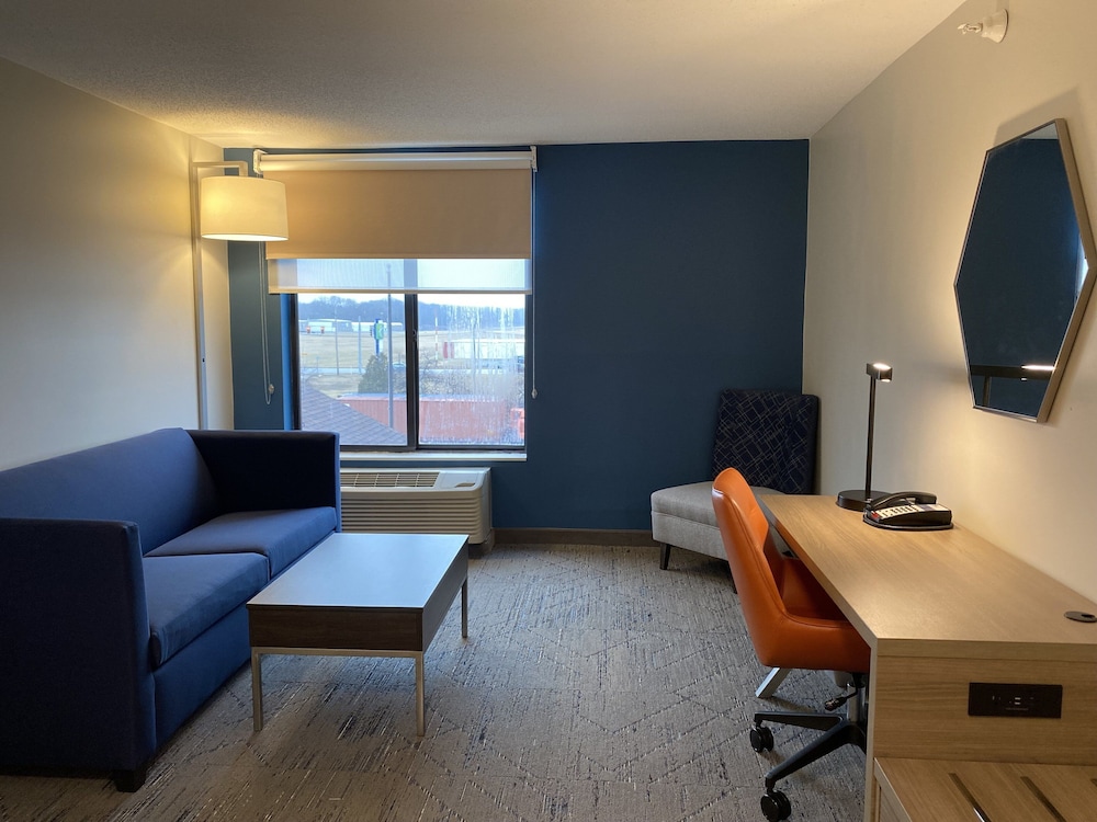 Holiday Inn Express Hotel & Suites Plymouth by IHG - photo 19