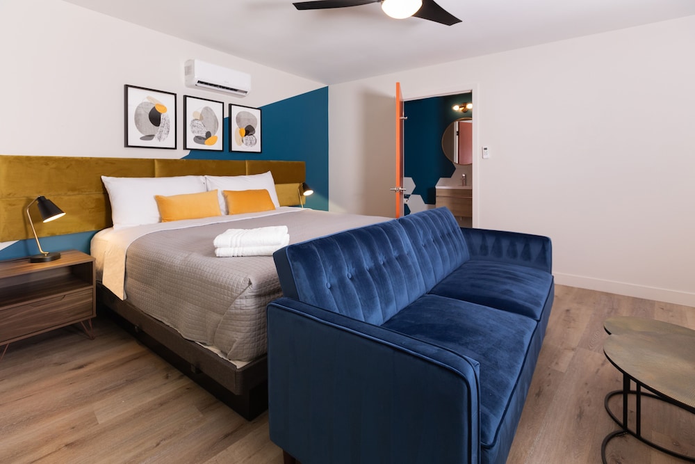 4411 Inn & Suites - photo 7