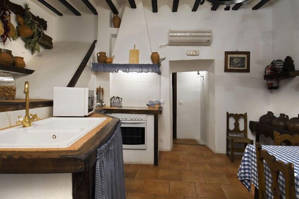 La Casa de los Soportales — 4-Star Luxury Hotel in Chinchon, Spain
