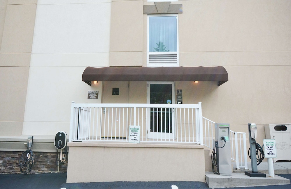 Hampton Inn Salem East Electric Road - photo 36