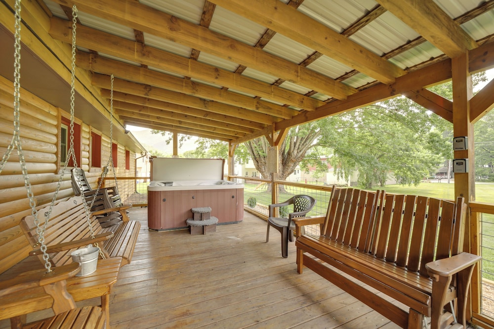 Campbell Retreat In Maggie Valley W Deck — Maggie Valley
