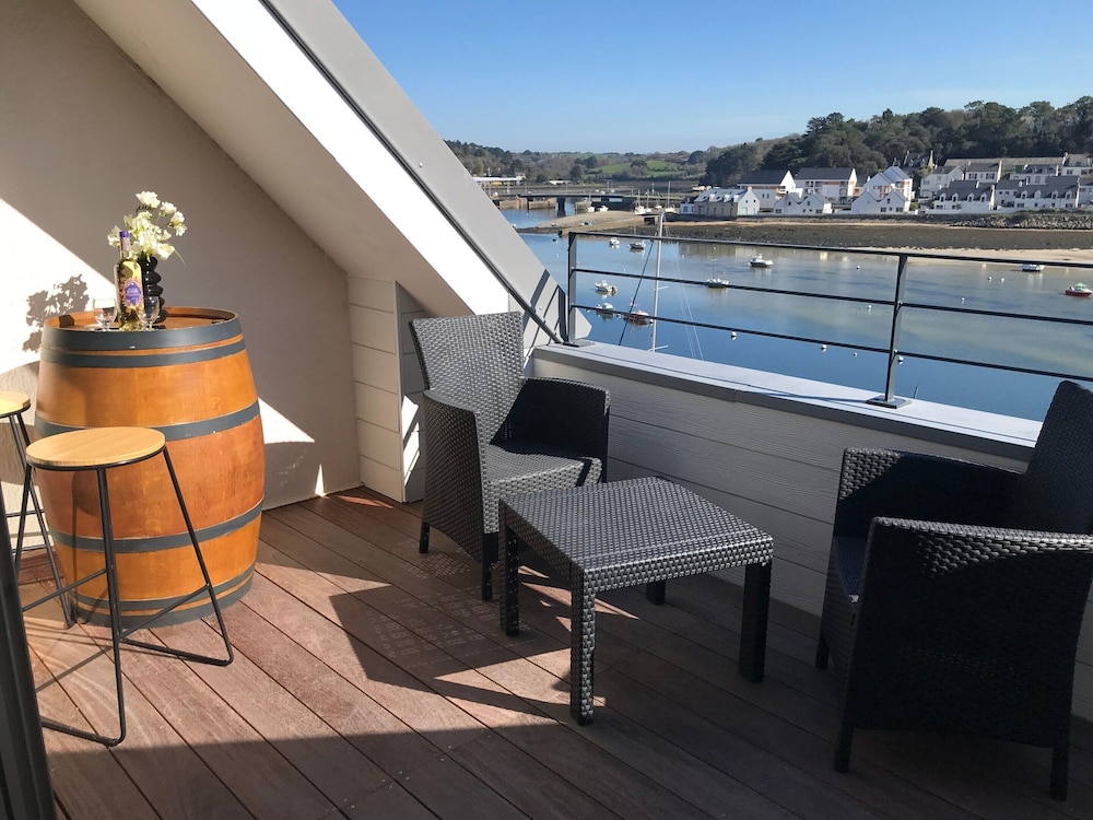 Apartment in Audierne Near Sandy Beach — 4-Star Luxury Hotel in Audierne, France