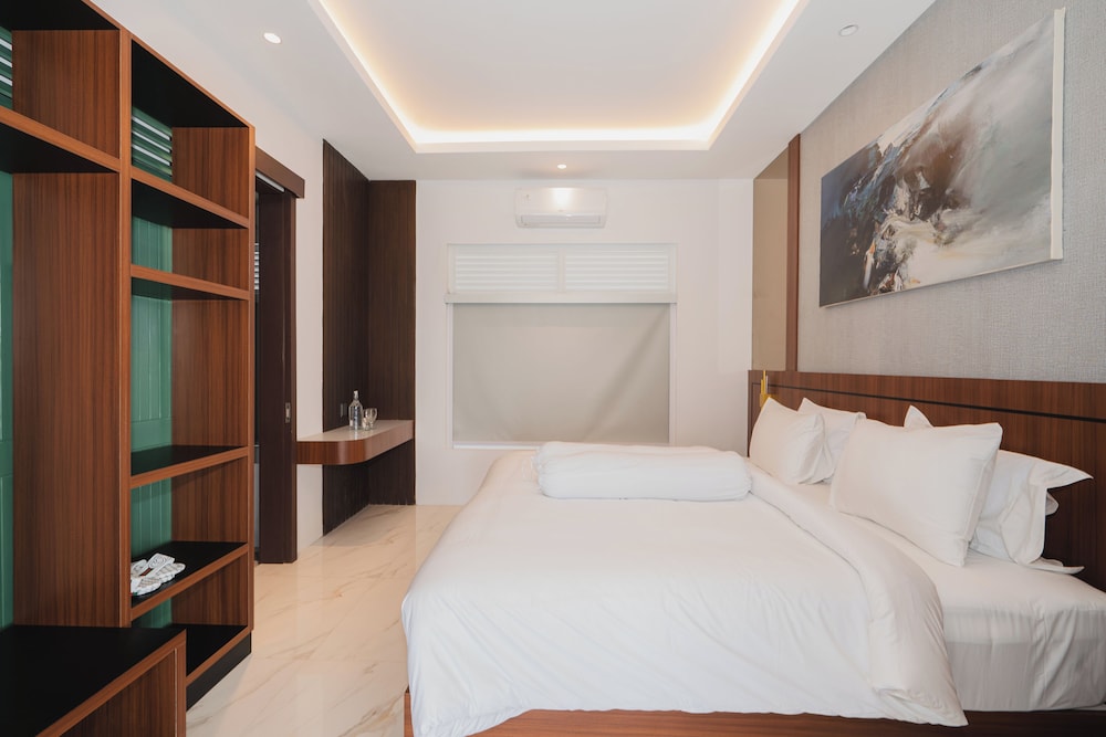Royal Urban Resort — Caringin — photo 4
