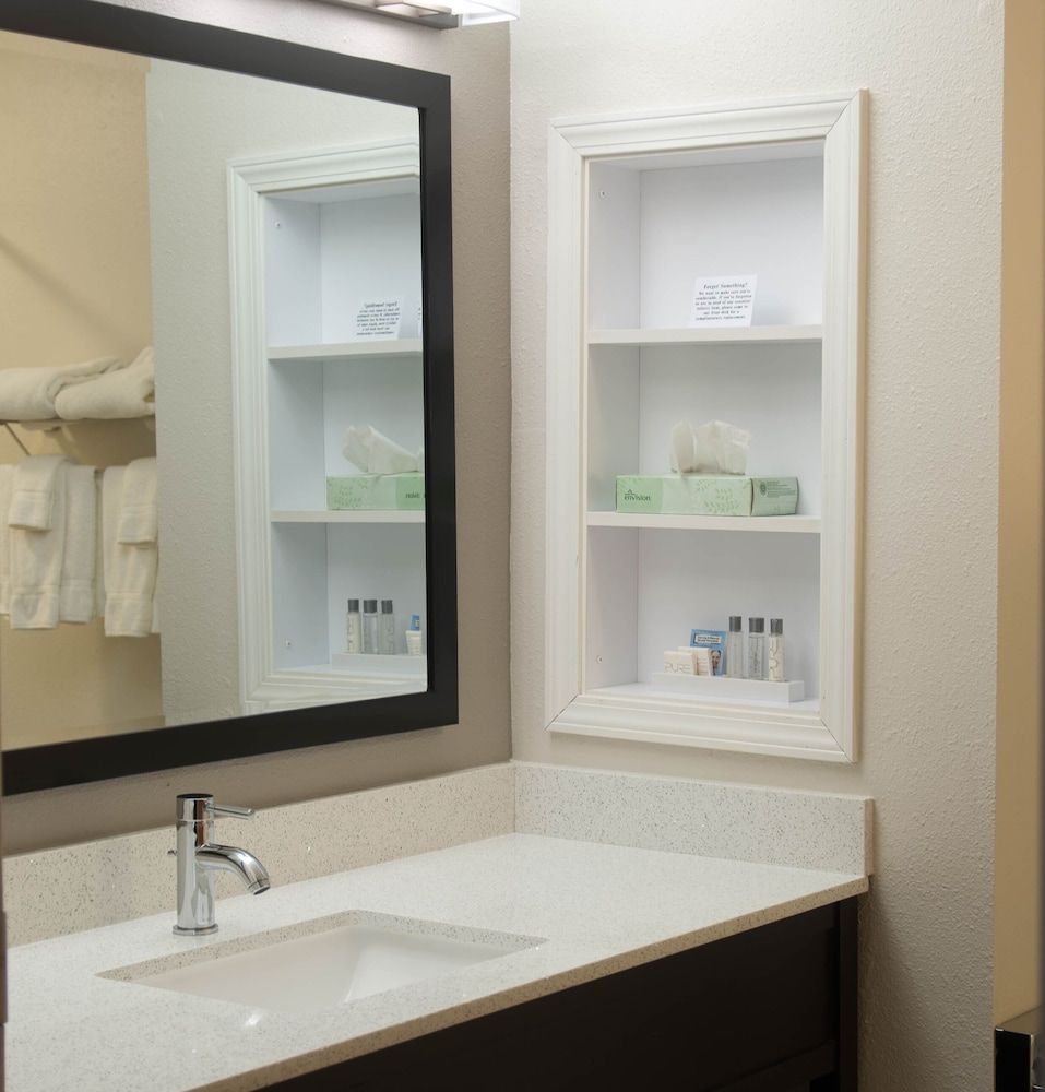 Crossroads Inn And Suites - photo 4