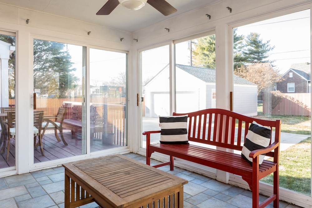Spacious 6BR 2.5 Bath in Highlands - photo 24