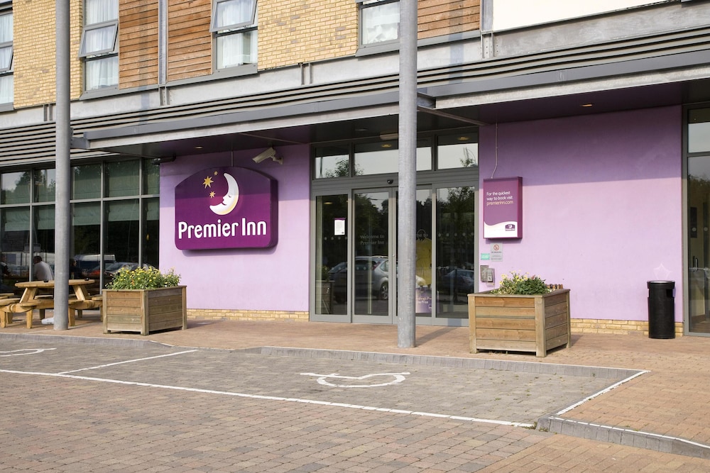 Premier Inn Watford - carbon neutral hotel in Watford