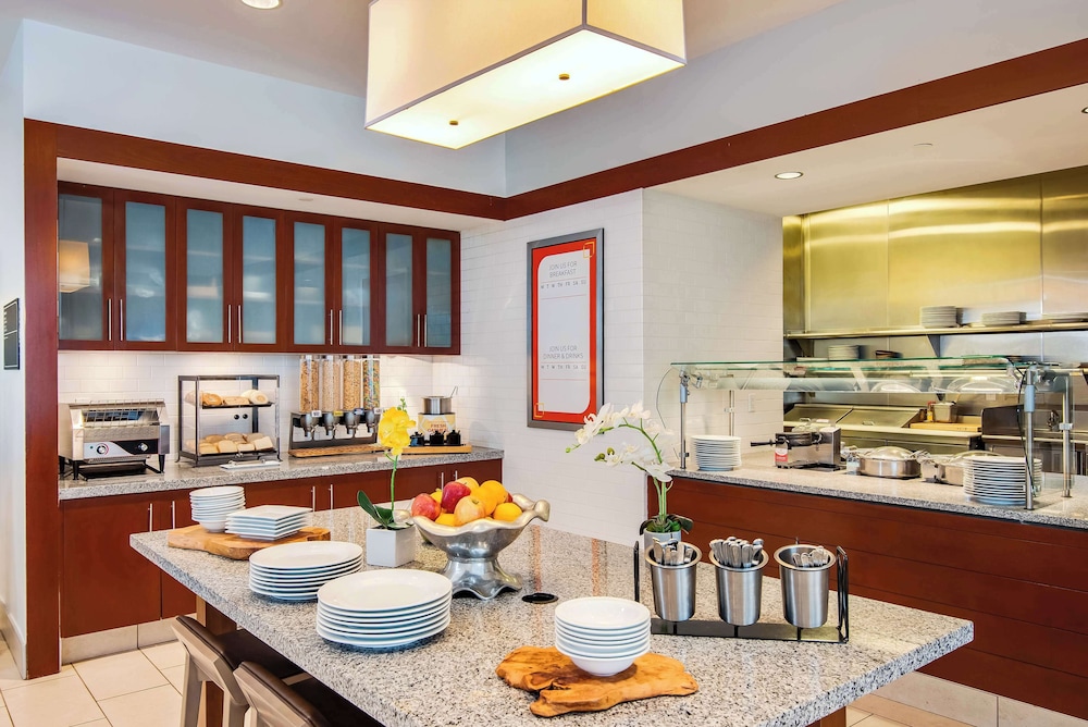 Hilton Garden Inn Alexandria Old Town National Harbor - photo 16