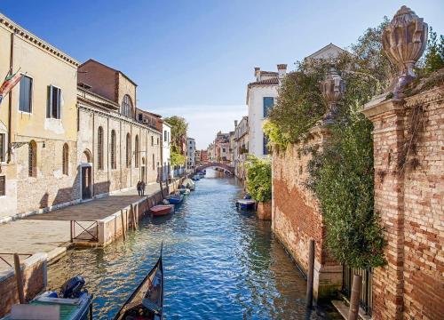 CA CORTE NOVA design apartment with canal view — 4-Star Luxury Hotel in Venice, Italy