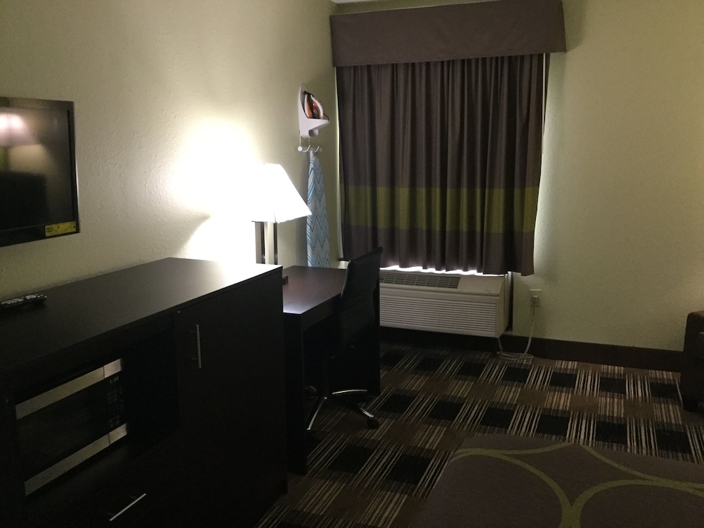 Super 8 by Wyndham Greer Spartanburg Area - photo 12