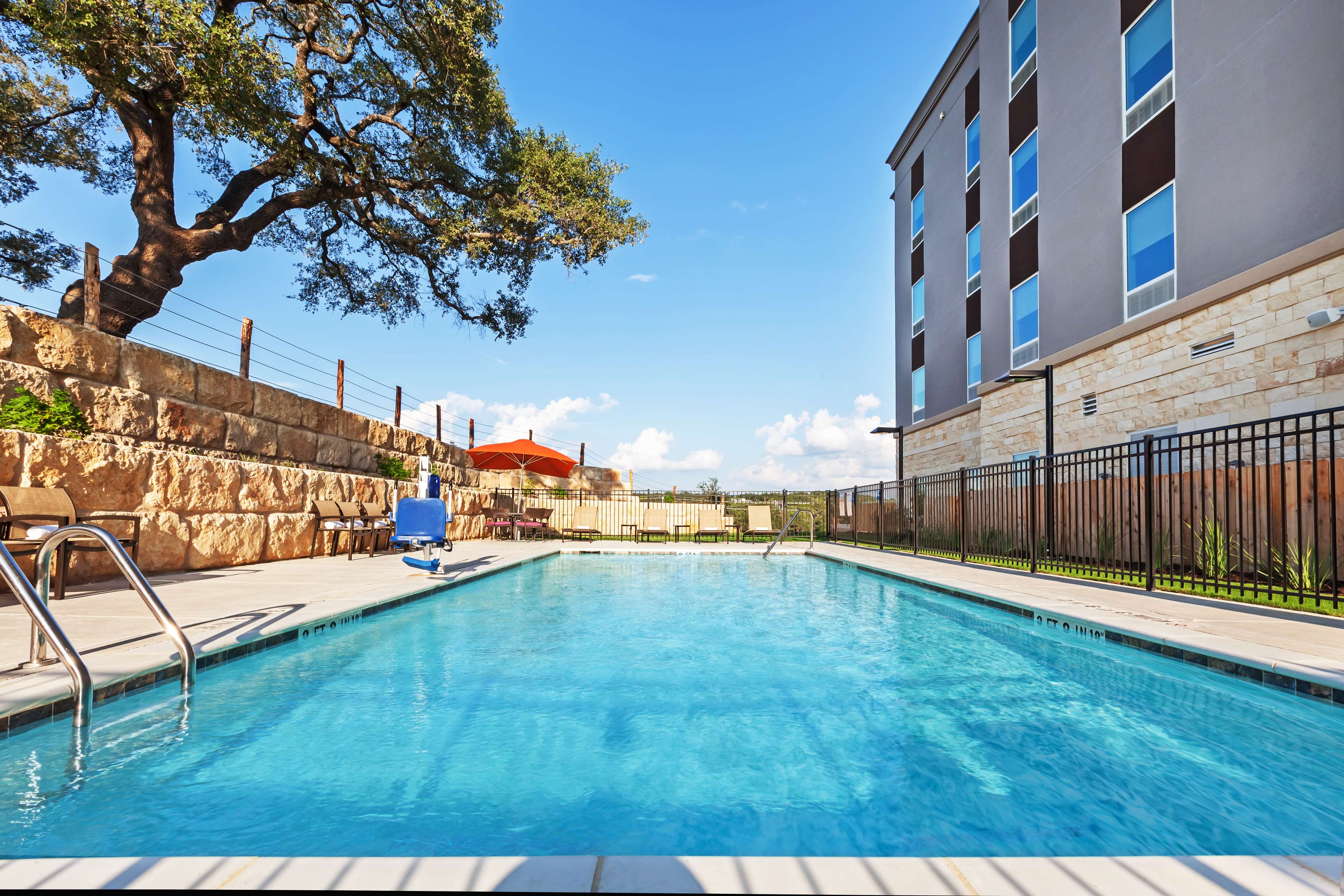 Hampton Inn Bulverde Texas Hill Country - photo 12