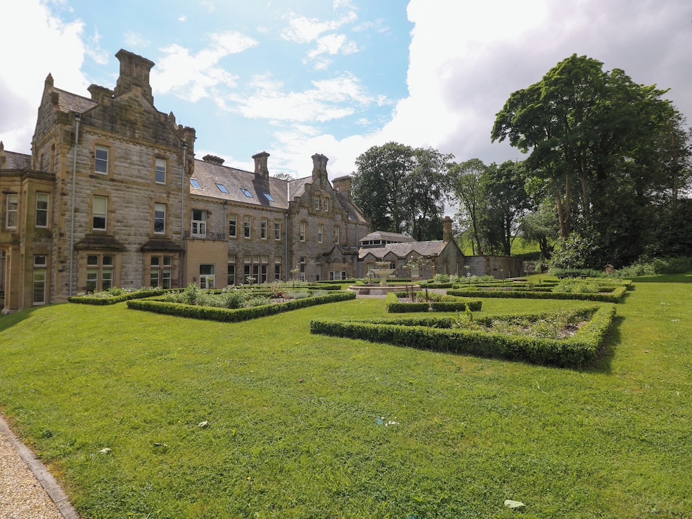 The Violet Suite Stone Cross Mansion — 4-Star Luxury Hotel in Ulverston, United Kingdom
