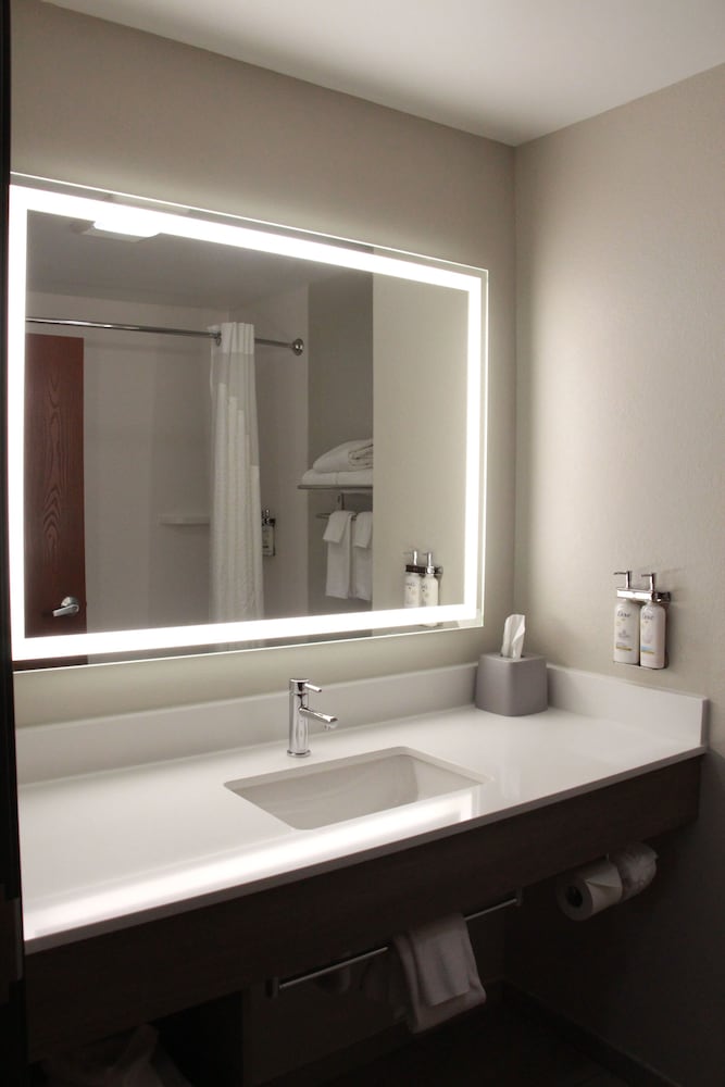 Holiday Inn Express and Suites Wytheville by IHG - photo 31