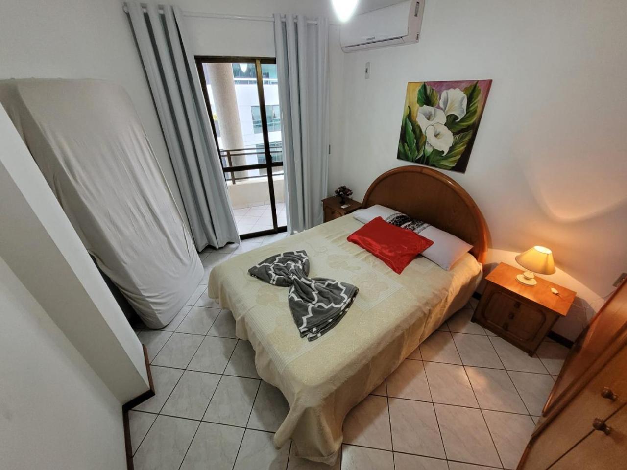 Apartamento 200 metros da praia 03 quartos com ar condicionado Meia Praia Itapema