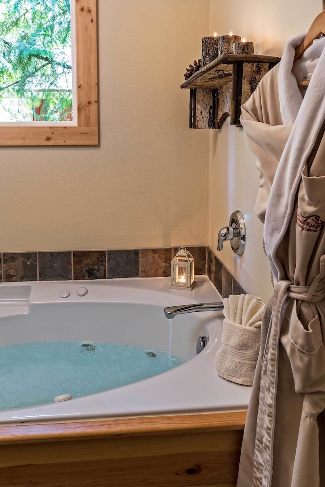 Carson Ridge Luxury Cabins - photo 6