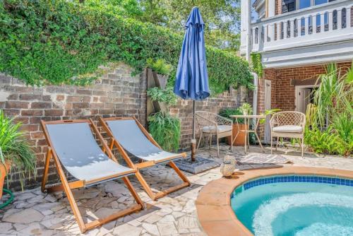 Hamilton House 5BR Historic Home with Courtyard and Garage — 4-Star Luxury Hotel in Savannah, United States