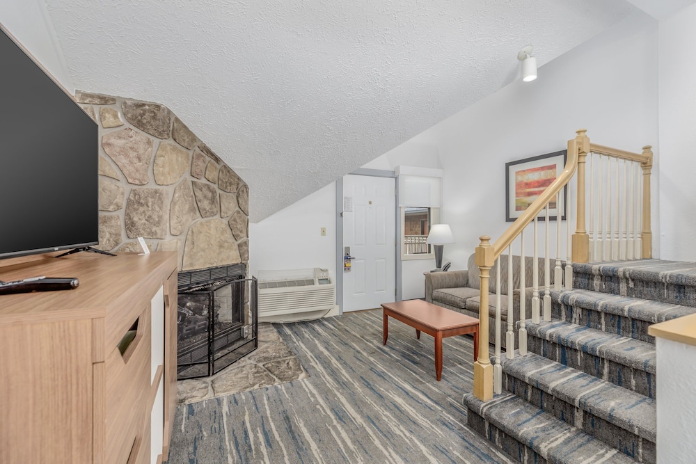 Crossroads Inn & Suites - photo 38