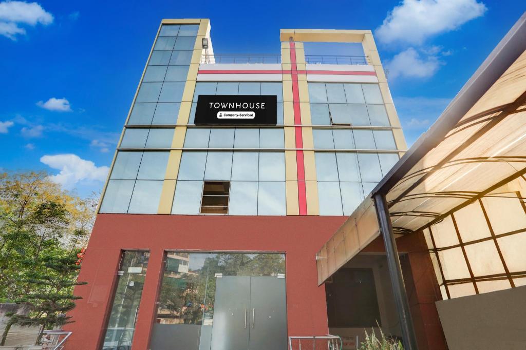 Super Townhouse Sector 4 Gurgaon — 4-Star Luxury Hotel in Gurgaon, India
