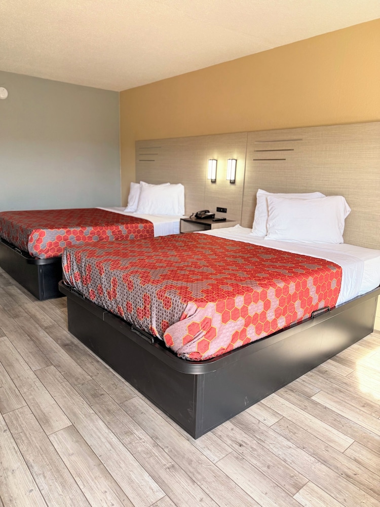 Milan Inn & Suites - photo 13
