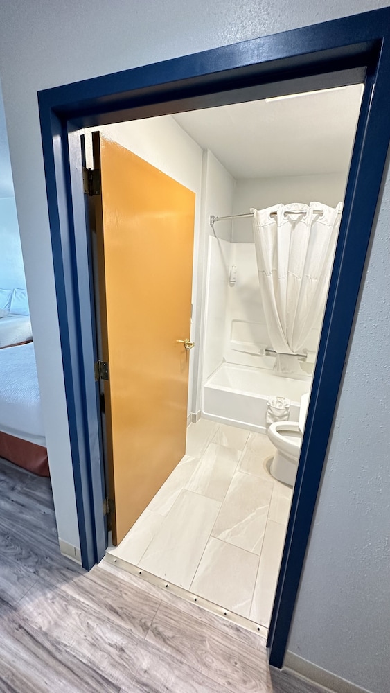 Microtel Inn by Wyndham Gallup - photo 16