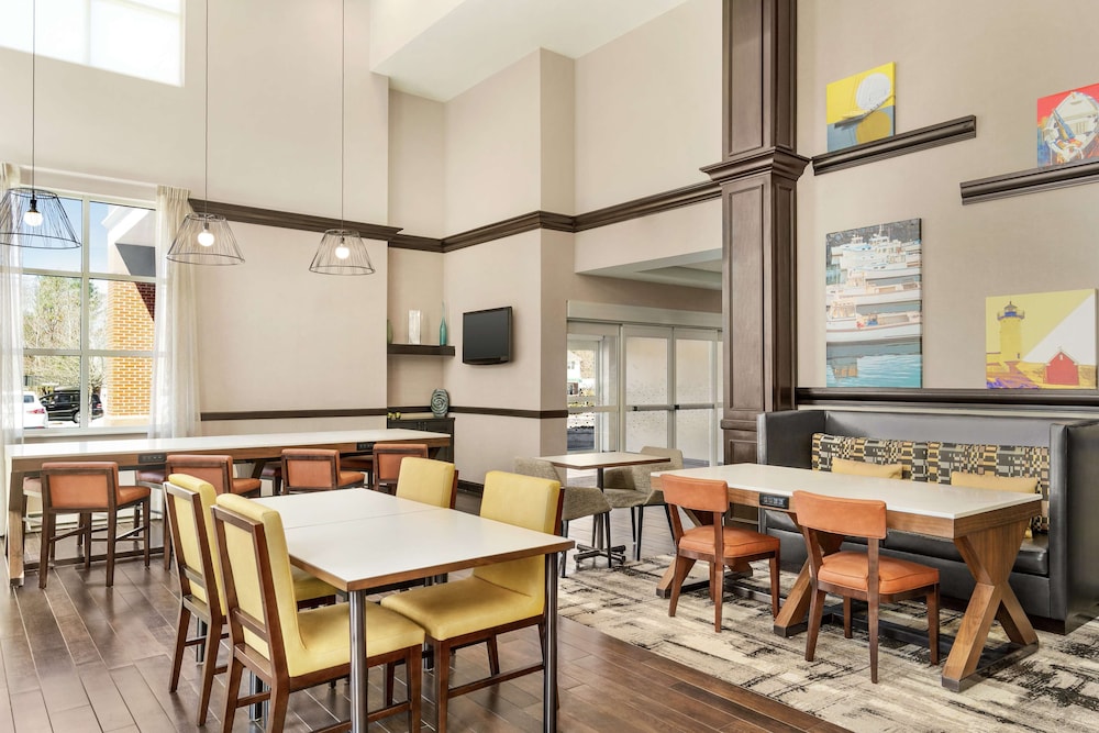 Hampton Inn & Suites Exeter - photo 45