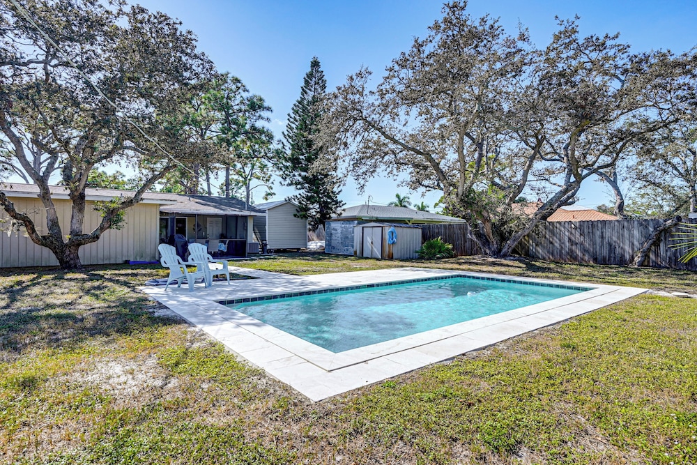 Pet Friendly Sunny Getaway 3 Mi to Barefoot Beach in Bonita Springs, United States