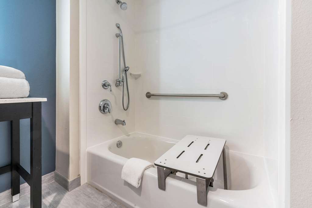 La Quinta Inn and Suites by Wyndham Houston Spring South - photo 20