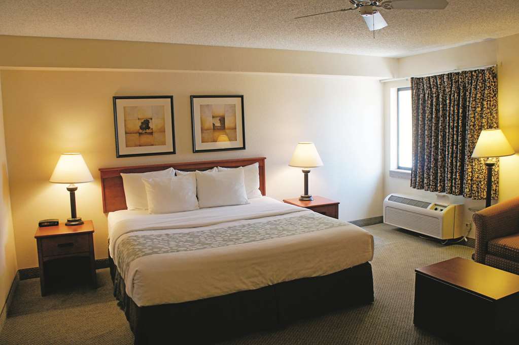 La Quinta Inn & Suites by Wyndham Albuquerque Journal Ctr NW - photo 9