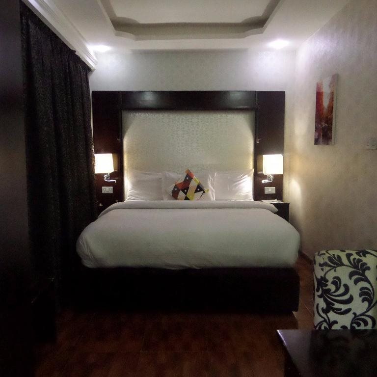 Larry Mitchelle Suites - last minute hotel in Lagos