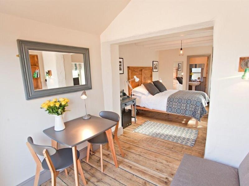 Grove Park B&B — 4-Star Luxury Hotel in Newport, United Kingdom