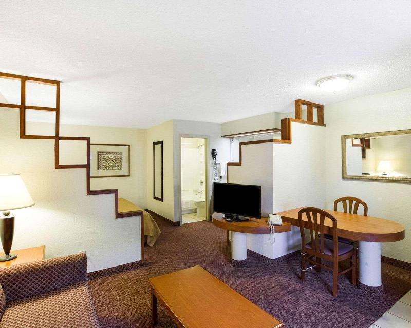 Rodeway Inn & Suites Fiesta Park - photo 18
