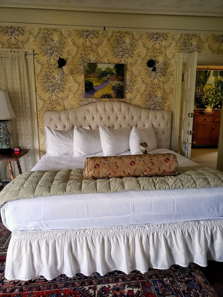 Moseley Cottage Inn & Town Motel - photo 8