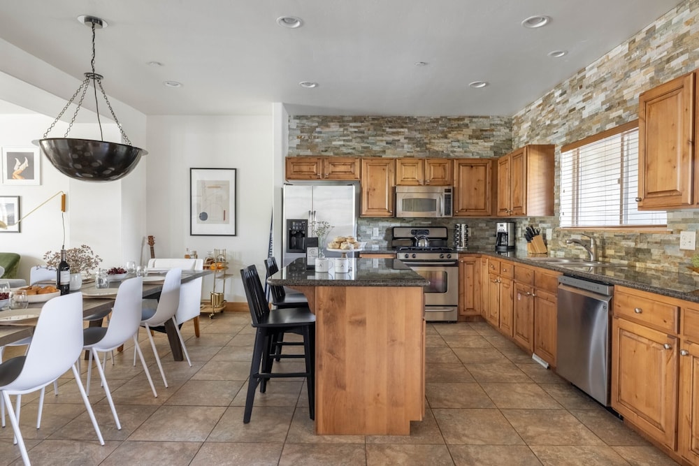 Douglas by Avantstay Charming Townhouse Mins From Deer Valley Resort - photo 9