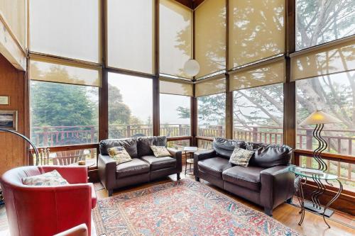 Chanticleer - carbon neutral hotel in Unknown City