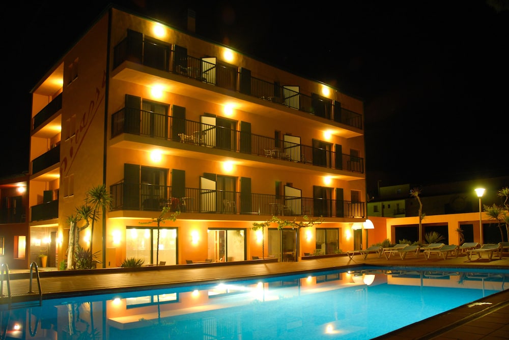Restaurant Hotel Picasso — hotel in Torroella De Montgri