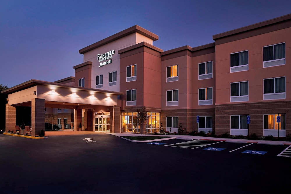 Fairfield Inn & Suites by Marriott Alexandria - photo 18