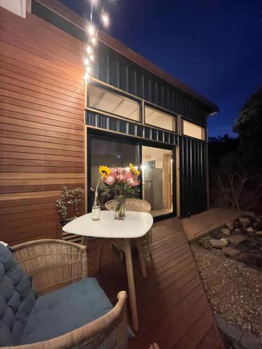 Lighthouse Beach cottage