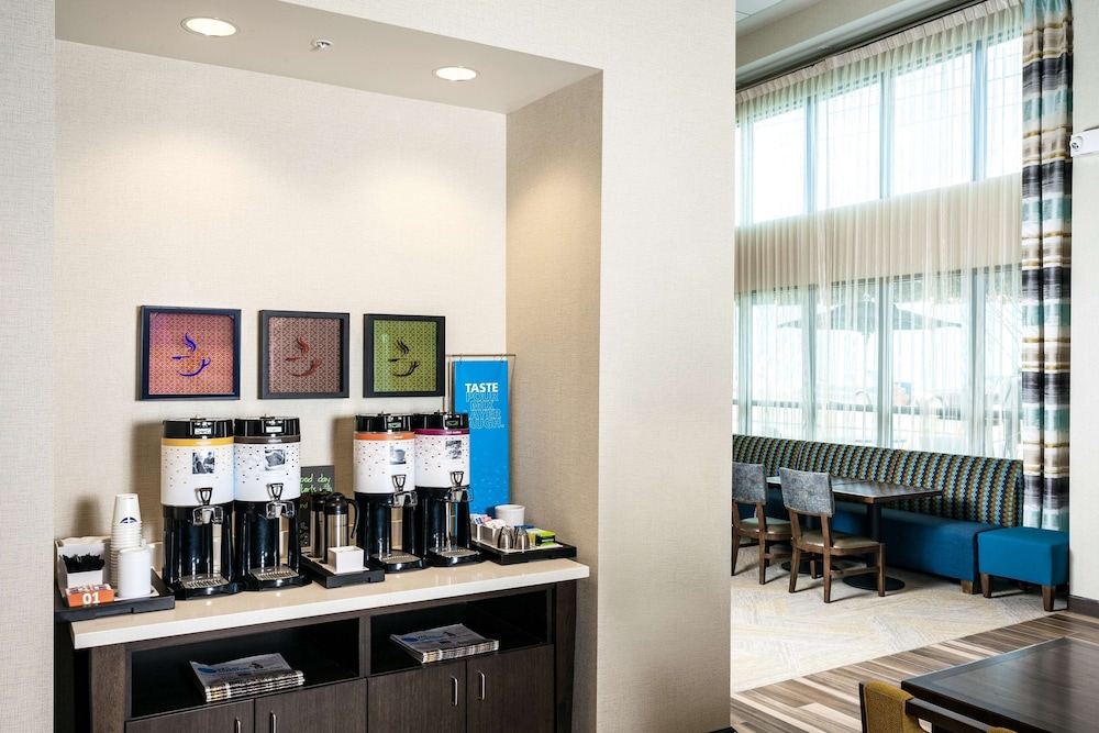Hampton Inn & Suites by Hilton Seattle Northgate - photo 37