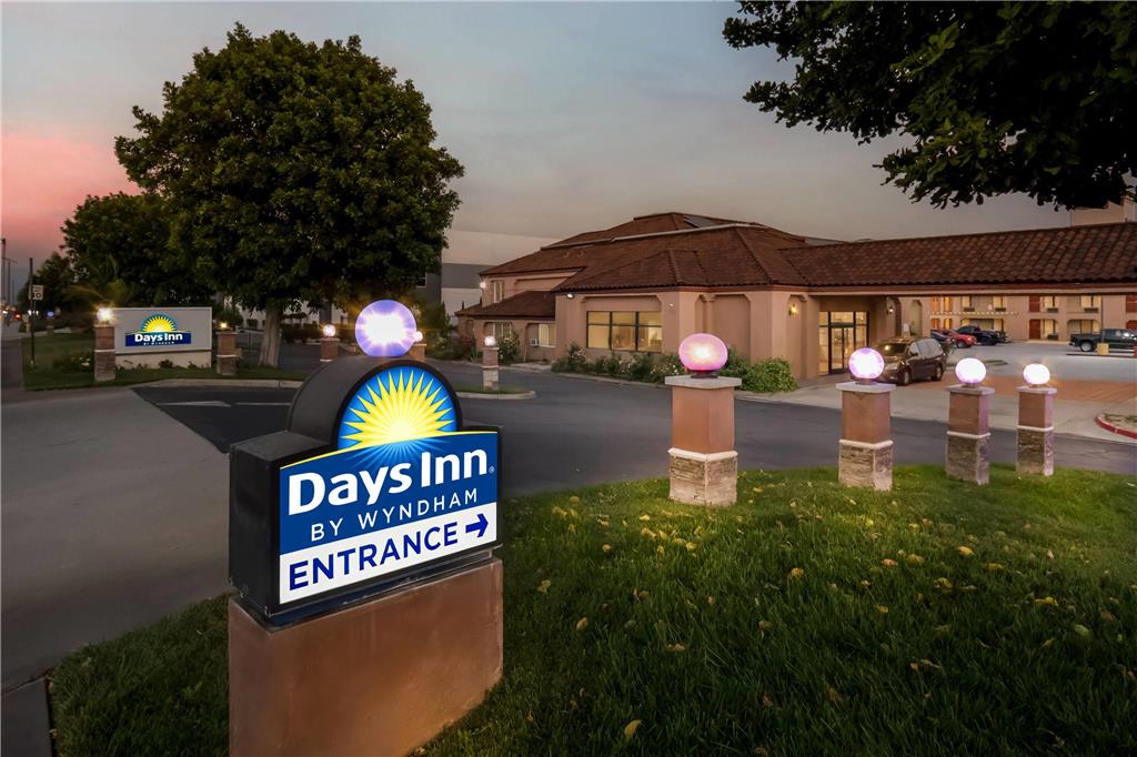 Days Inn by Wyndham Fontana Rialto - photo 10