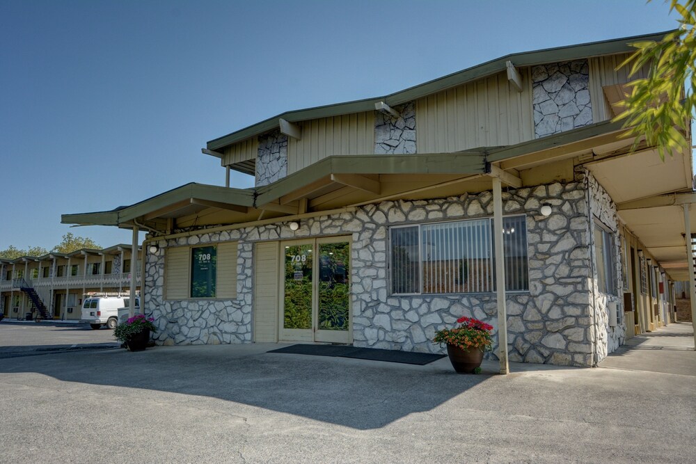Value Motel - photo 18