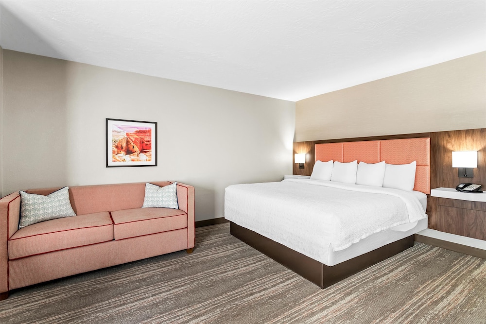 Hampton Inn & Suites Farmington - photo 16