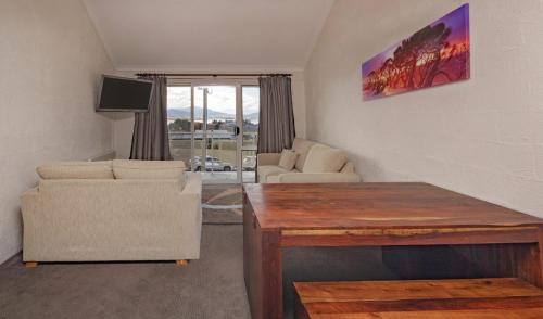 Parkwood 6 2BR Split Lvl Apartment l Spa Bath l BBQ l Central Location — 4-Star Luxury Hotel in Jindabyne, Australia