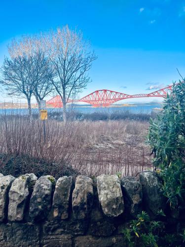 3 Bedroom harbourside apartment Queensferry 10 miles from Edinburgh — 4-Star Luxury Hotel in Queensferry, United Kingdom