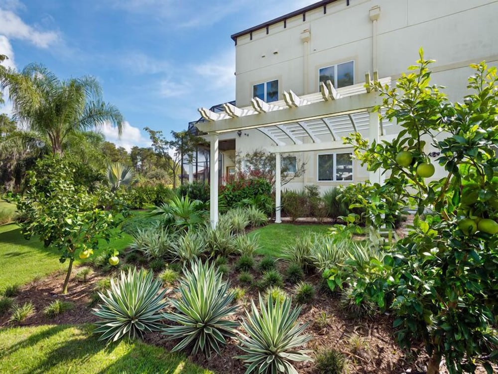 Ov3978 Formosa Gardens 7 Bed 7.5 Baths Villa — 4-Star Luxury Hotel in Kissimmee, United States