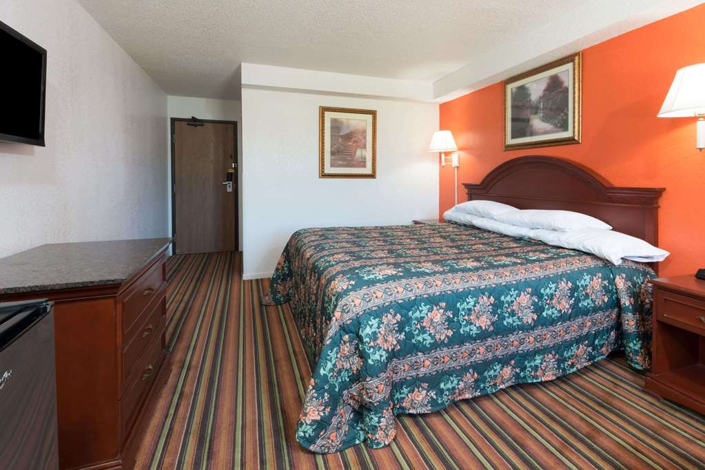 Knights Inn Ferguson MO - photo 11