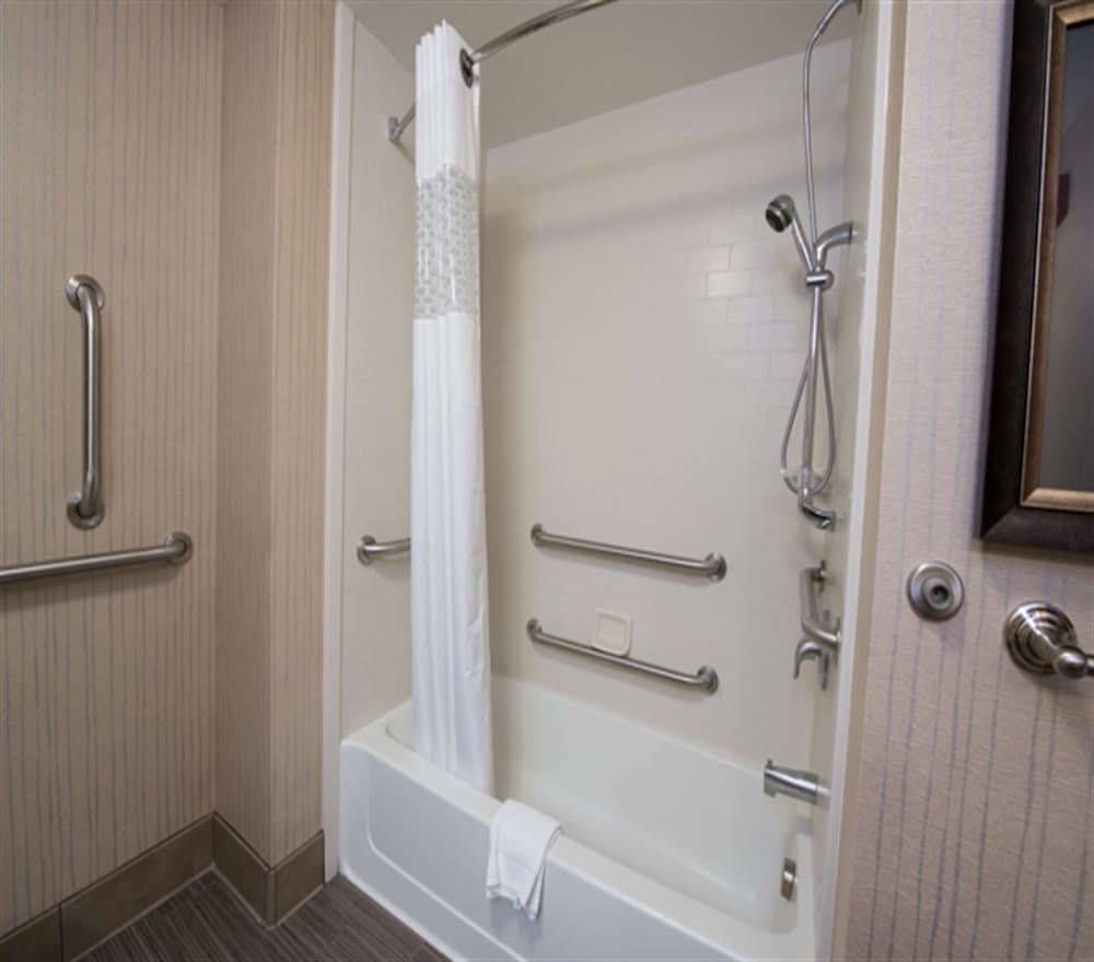 Hampton Inn & Suites Bismarck Northwest - photo 16