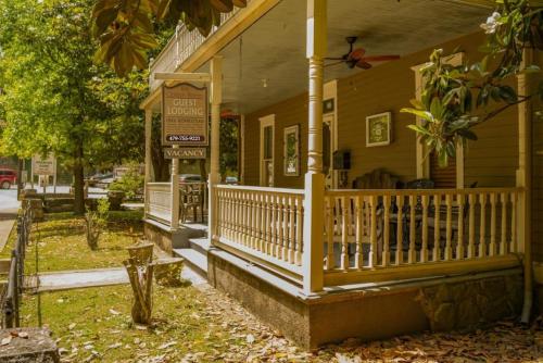 66 Center Main House — 4-Star Luxury Hotel in Eureka Springs, United States