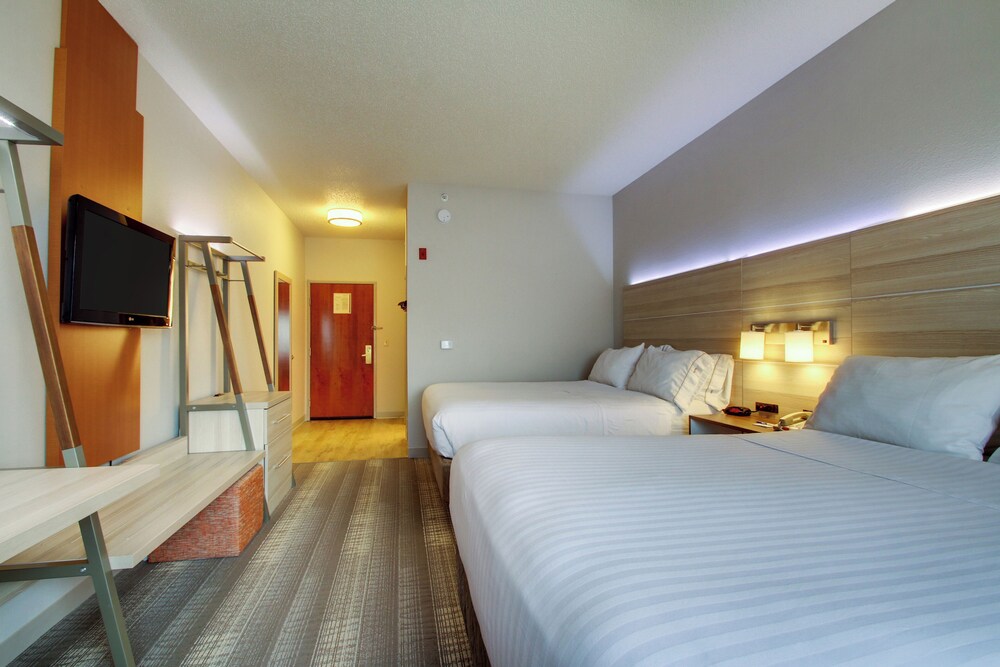 Holiday Inn Express Milwaukee North Brown Deer Mequon by IHG - photo 12