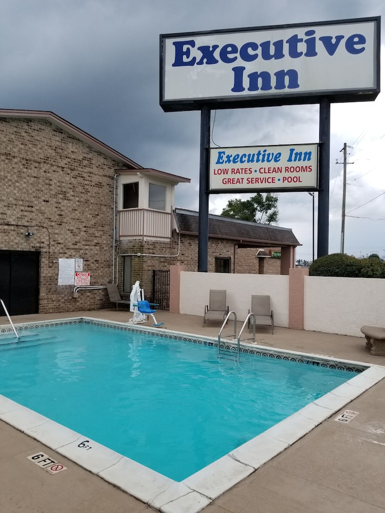 Executive Inn - carbon neutral hotel in Pensacola