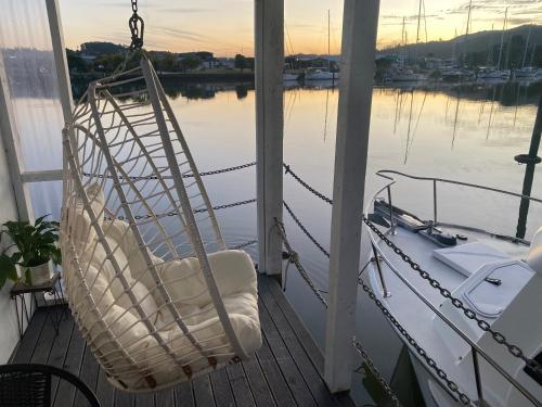 On the water boat House — 4-Star Luxury Hotel in Whangarei, New Zealand