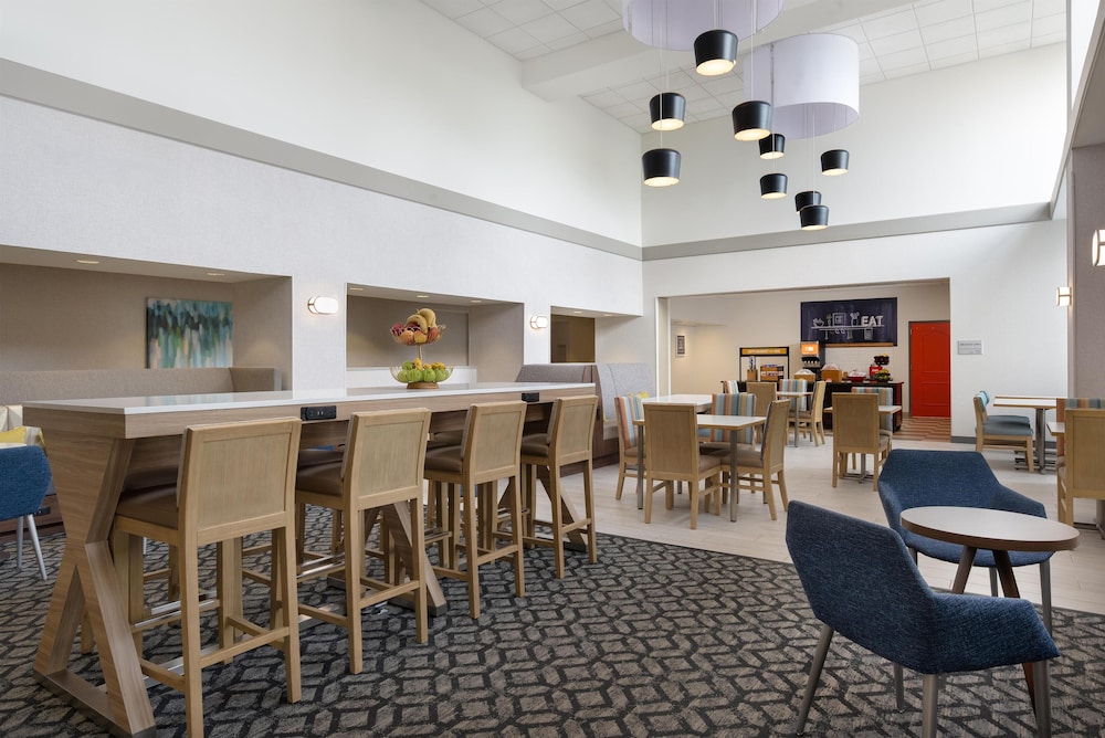 Hampton Inn & Suites Wilkes Barre Scranton - photo 29